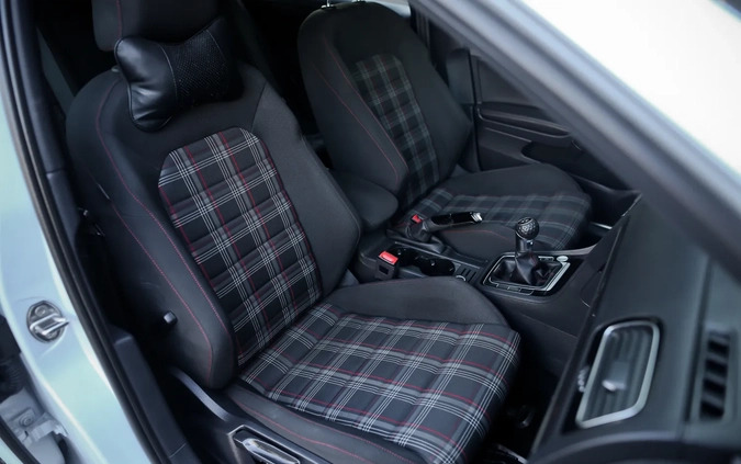 Volkswagen Golf cena 79900 przebieg: 70000, rok produkcji 2019 z Suchedniów małe 67
